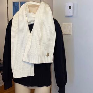 Michael Kors  Chunky knit scarf
